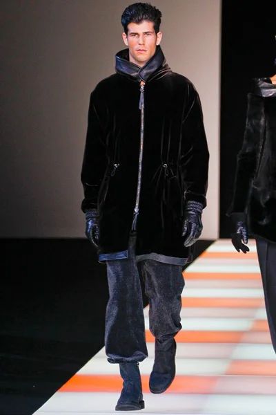 Look 16